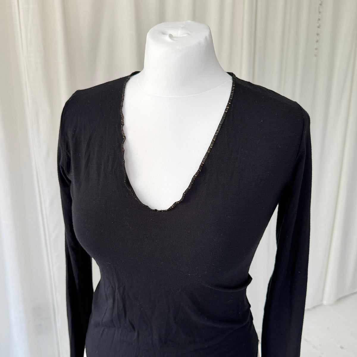 Black Scoop Neck Long Sleeve Top