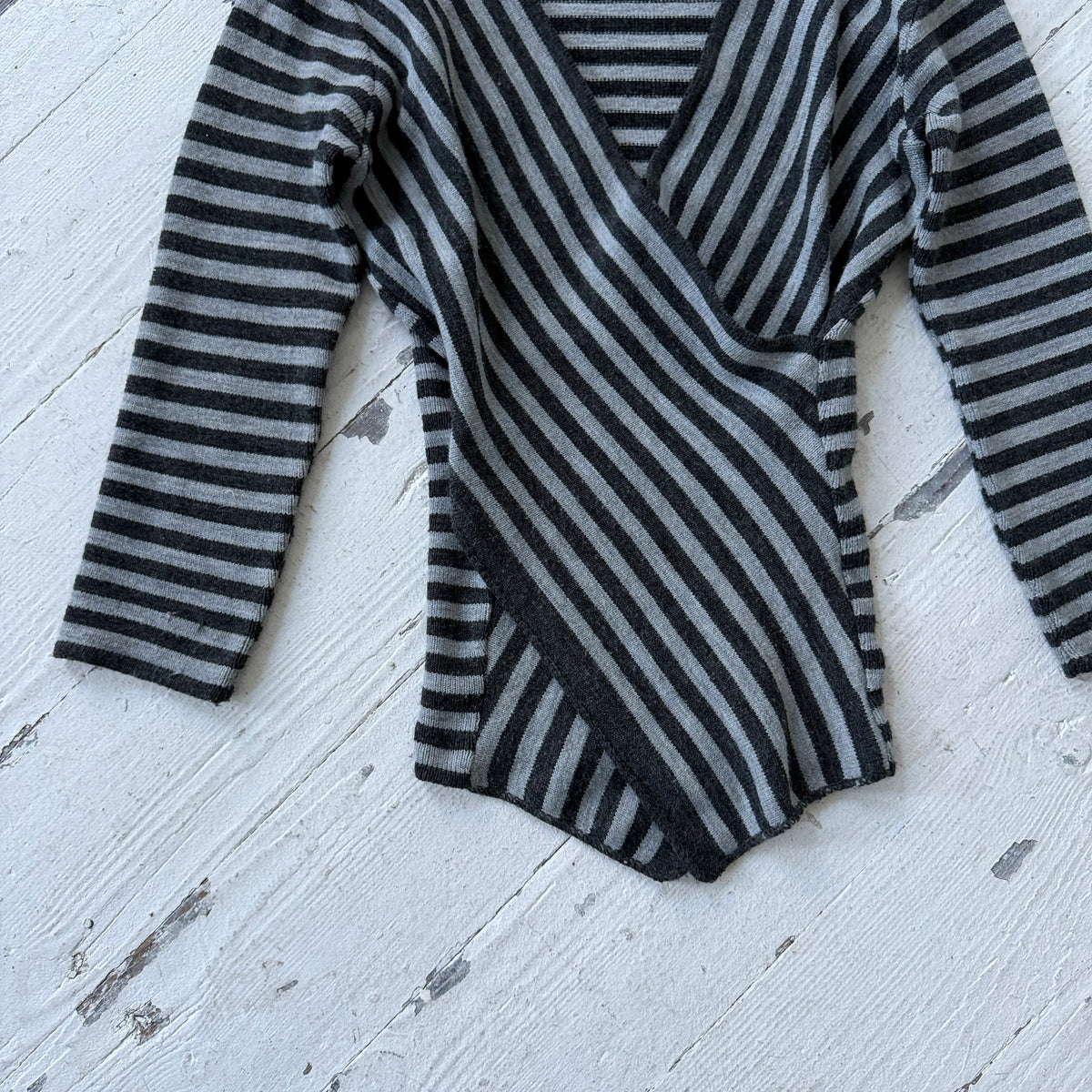 2000s Grey Striped Wrap Knit Top