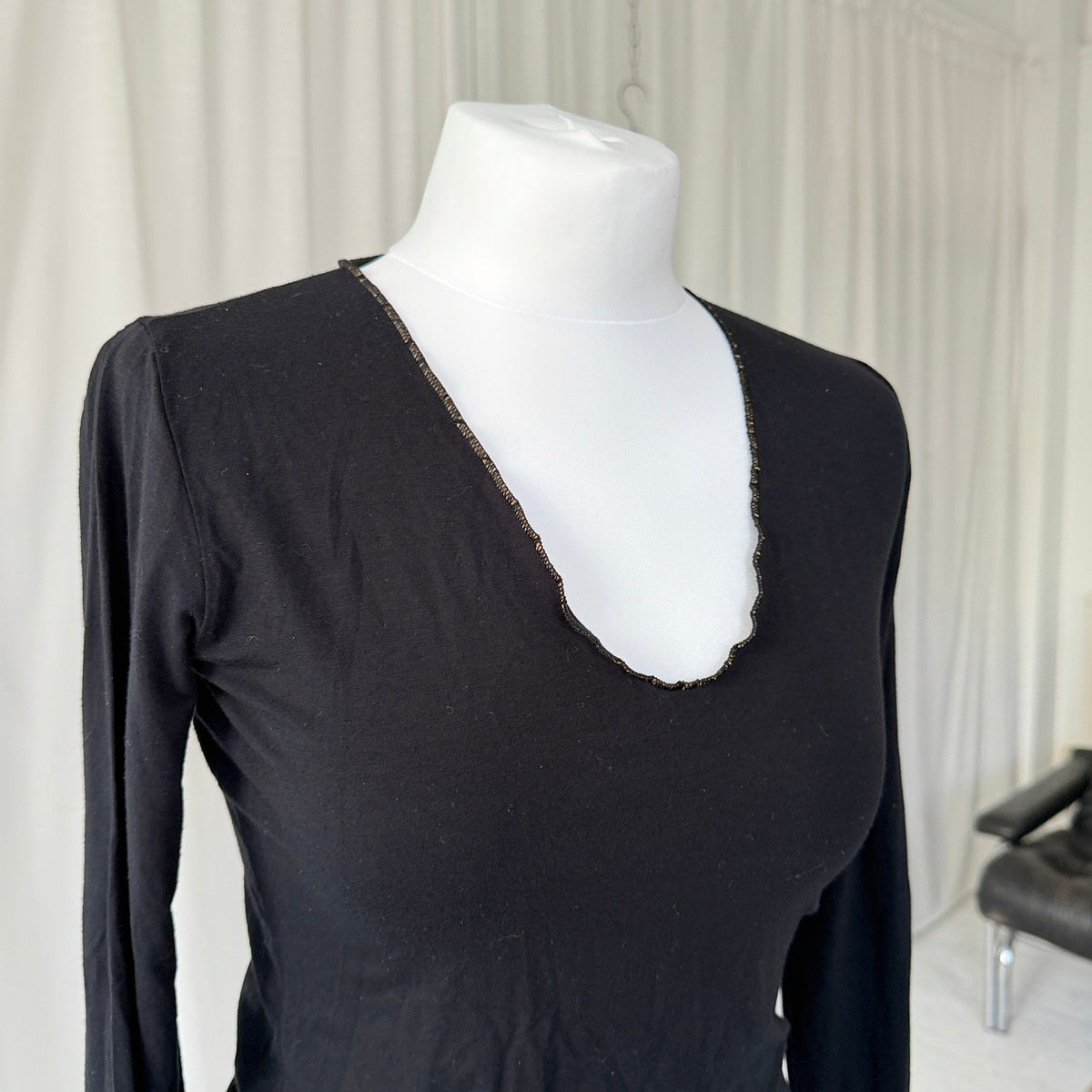 Black Scoop Neck Long Sleeve Top