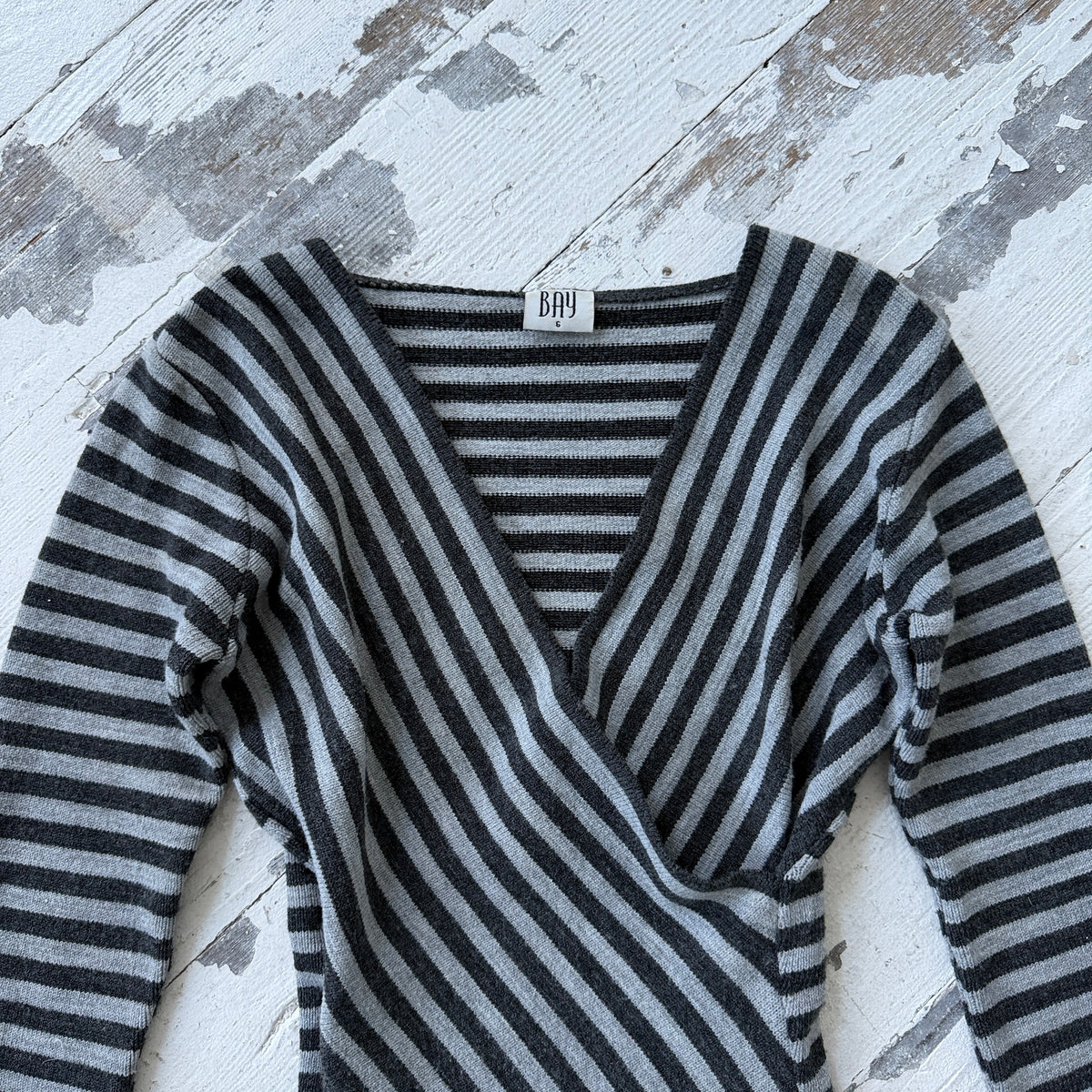 2000s Grey Striped Wrap Knit Top