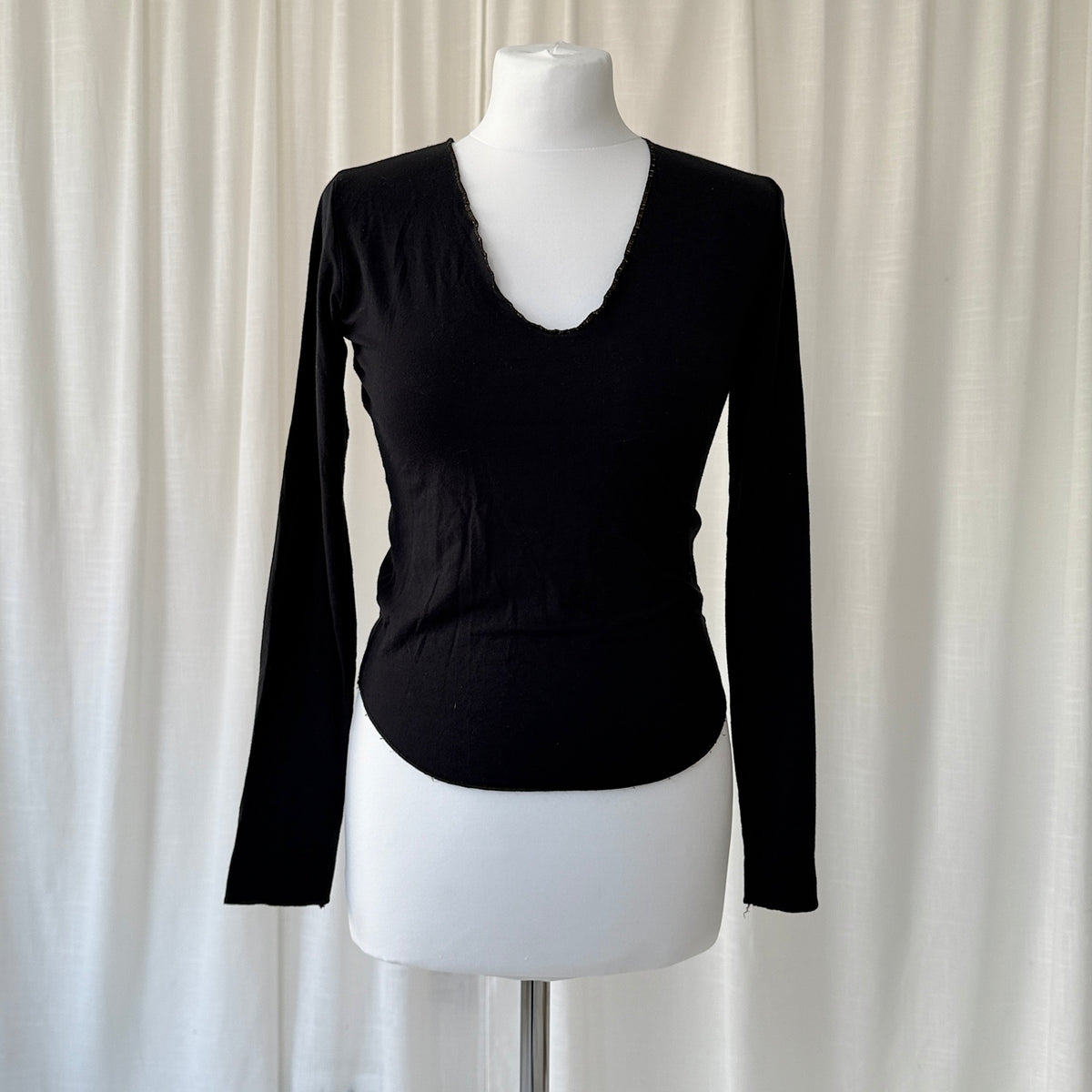 Black Scoop Neck Long Sleeve Top